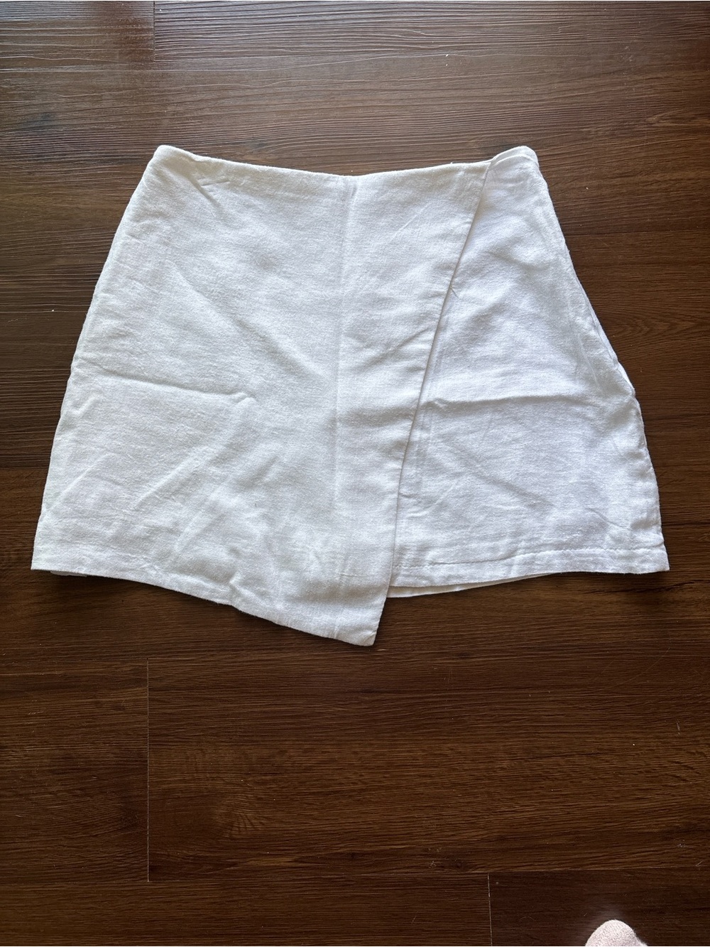 Abercrombie & Fitch White Wrap-Front Mini Skort